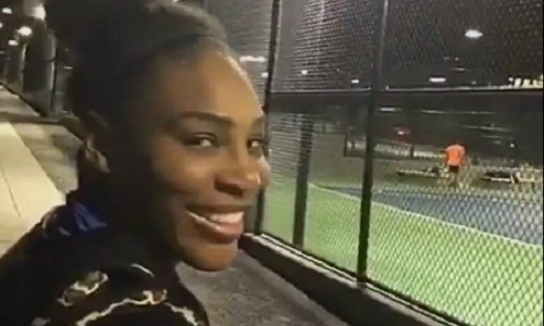 Serena thách đấu hai tay vợt vô danh khi đang đi dạo ở Mỹ