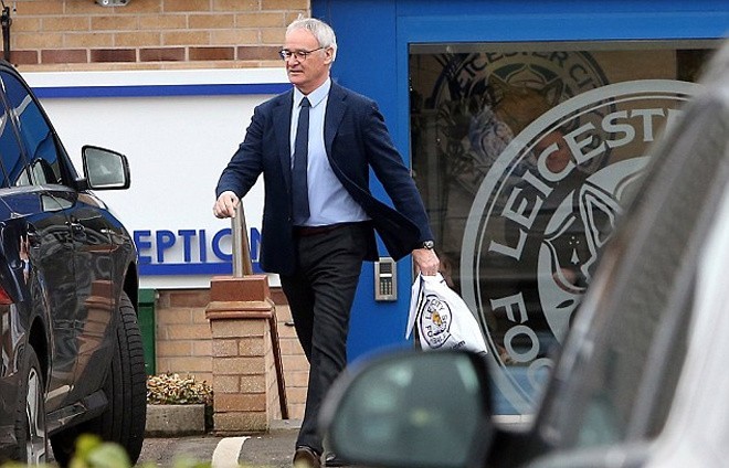 Ranieri vui vầy bên con cháu sau khi rời Leicester - ảnh thể thao