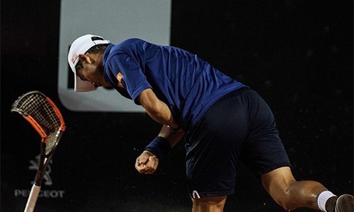 Kei Nishikori phá vợt vì tức giận trong thất bại ở Rio Open