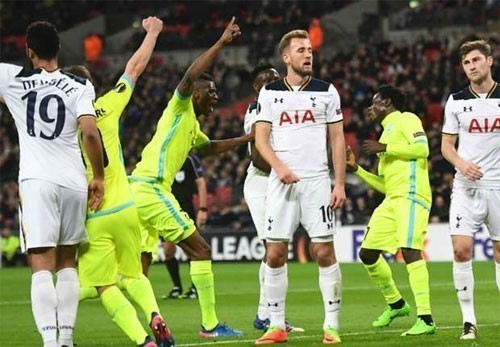 Tottenham chia tay Europa League
