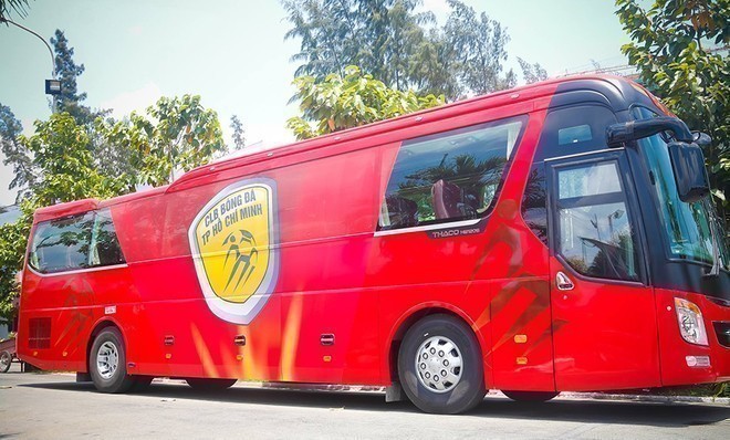 Công Vinh mua xe buýt 5,5 tỷ chở đội bóng