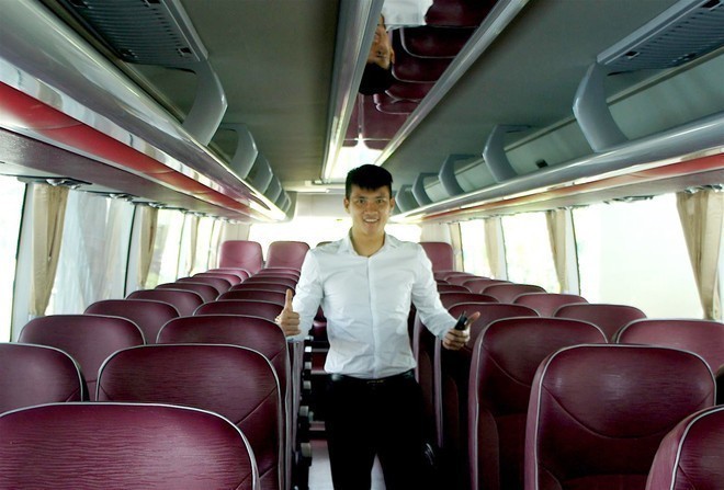 Công Vinh mua xe buýt 5,5 tỷ chở đội bóng