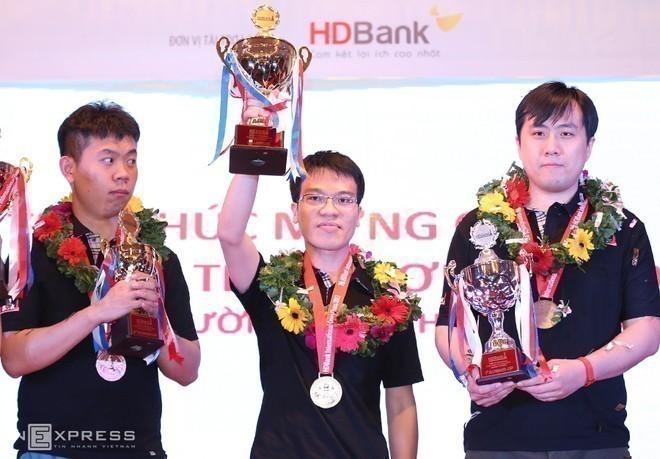Quang Liêm rạng rỡ giương cao Cup vô địch HDBank 2017