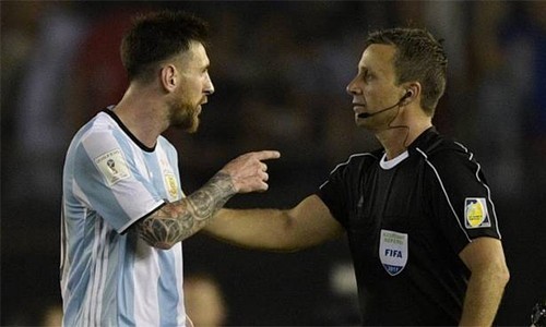 Barca phẫn nộ vì án phạt dành cho Messi