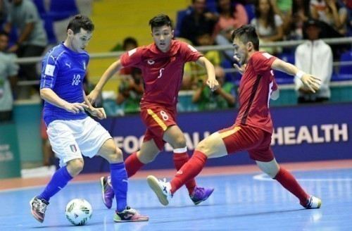 bau-tu-va-10-nam-song-chet-voi-futsal-viet-nam-1