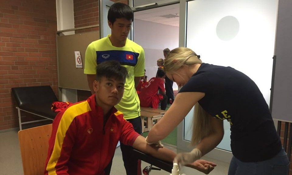 Tuyển thủ U20 Việt Nam vượt qua bài kiểm tra y tế tại Dusseldorf