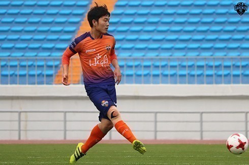Lương Xuân Trường lần đầu đá chính cho Gangwon FC