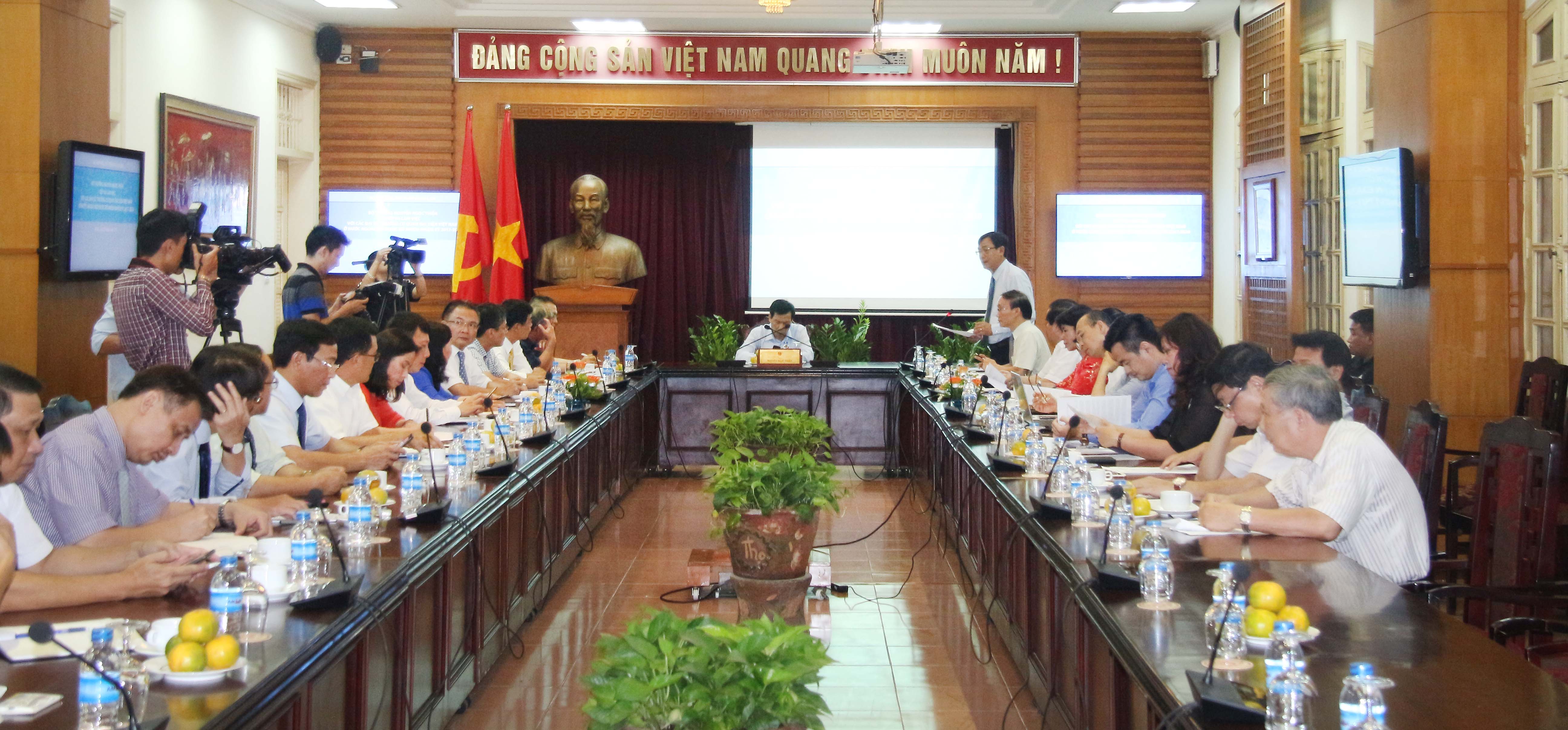 Toàn cảnh buổi tiếp đón của Bộ trưởng  Bộ VHTTDL Nguyễn Ngọc Thiện với các Đại sứ.