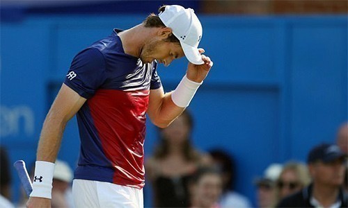 Murray chấn thương hông sáu ngày trước Wimbledon