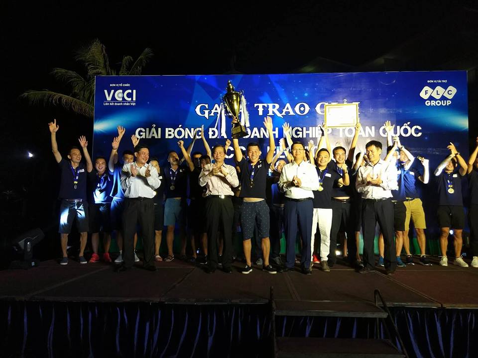 Gala trao giải bóng đá doanh nghiệp toàn quốc cúp FLC 2017