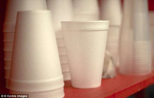 Bao bì nhựa, cốc dùng một lần có thể gây ung thư cho người dùng