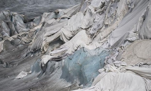 Thụy Sĩ trùm chăn lên sông băng để ngăn băng tan