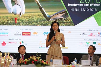 Hoa hậu Tiểu Vy đại diện hình ảnh của Tiền Phong Golf Championship
