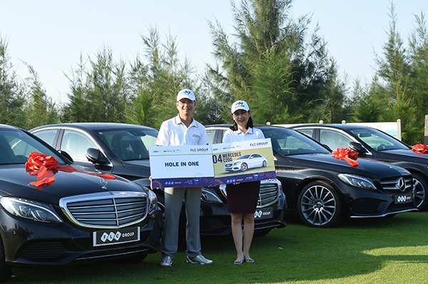 FLC Group - 17th Anniversary Golf Tournament thành công mỹ mãn khi trao 04 xe Mercedes và nhiều phần thưởng giá trị cho golfer Nguyễn Tuấn Anh