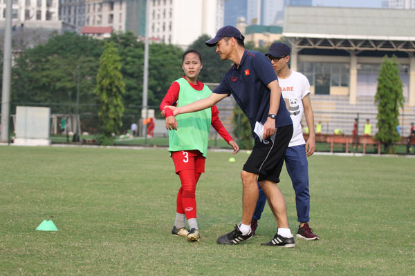 VFF ký hợp đồng với chuyên gia Nhật Bản tăng cường công tác đào tạo bóng đá nữ trẻ