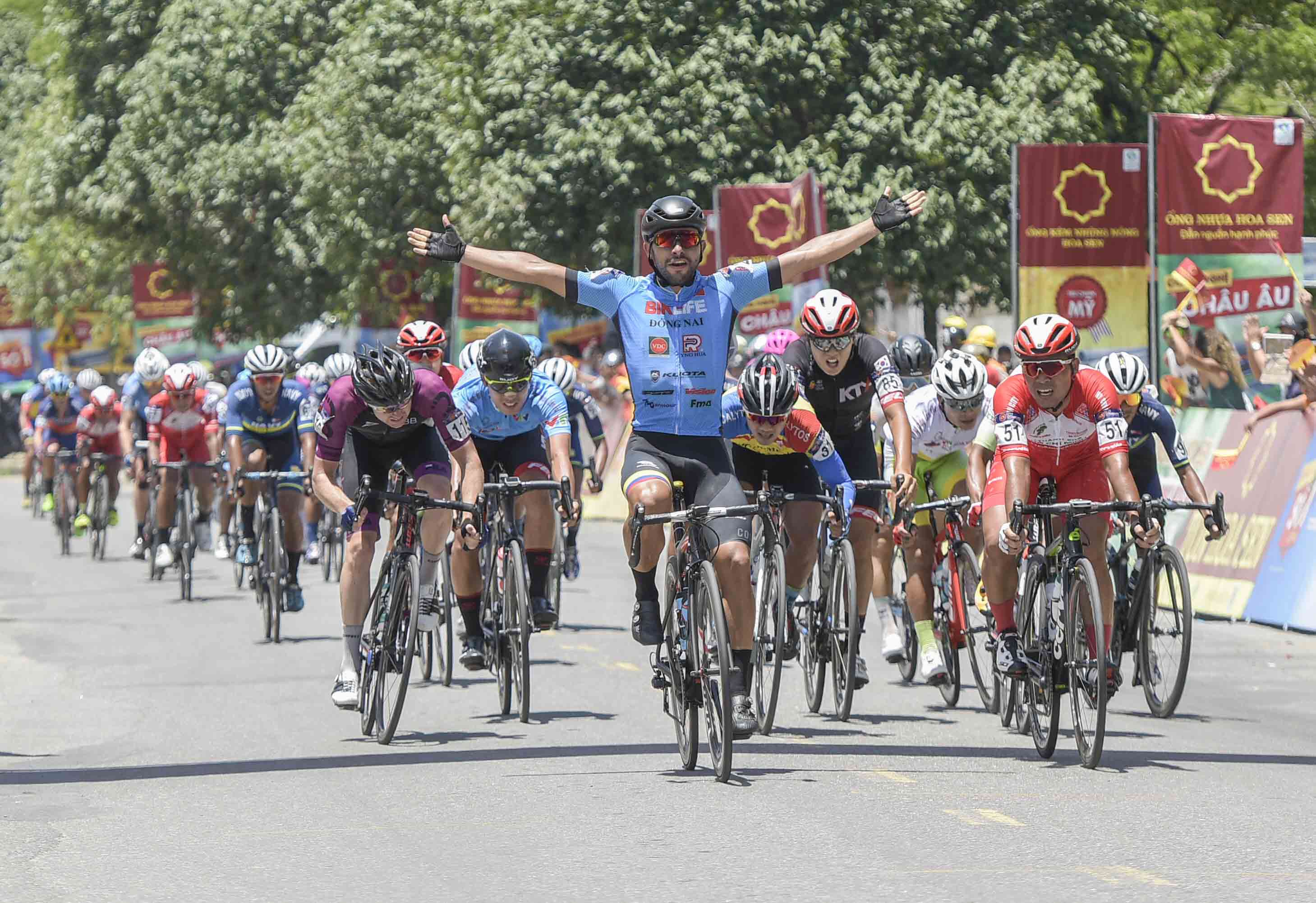 Kết thúc giải xe đạp VTV Cup Tôn Hoa Sen 2019: Desriac Loic giúp Bike Life Đồng Nai đoạt cú ăn 3