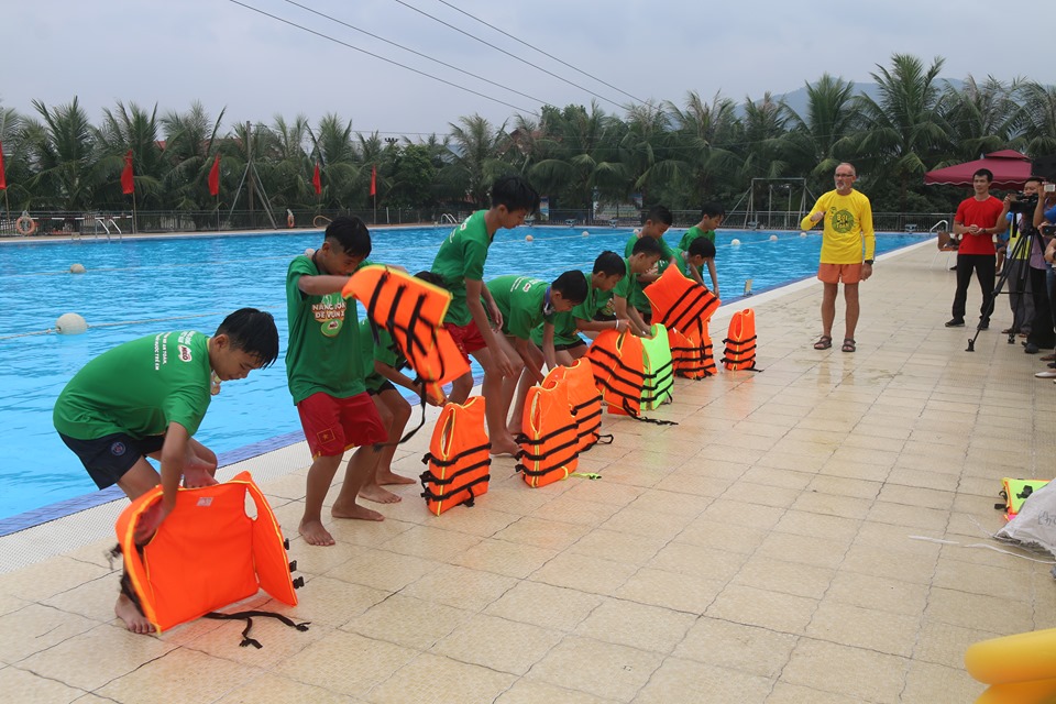 Một số trò chơi cho trẻ em thực hành các kỹ năng an toàn môi trường nước (Phần 1)
