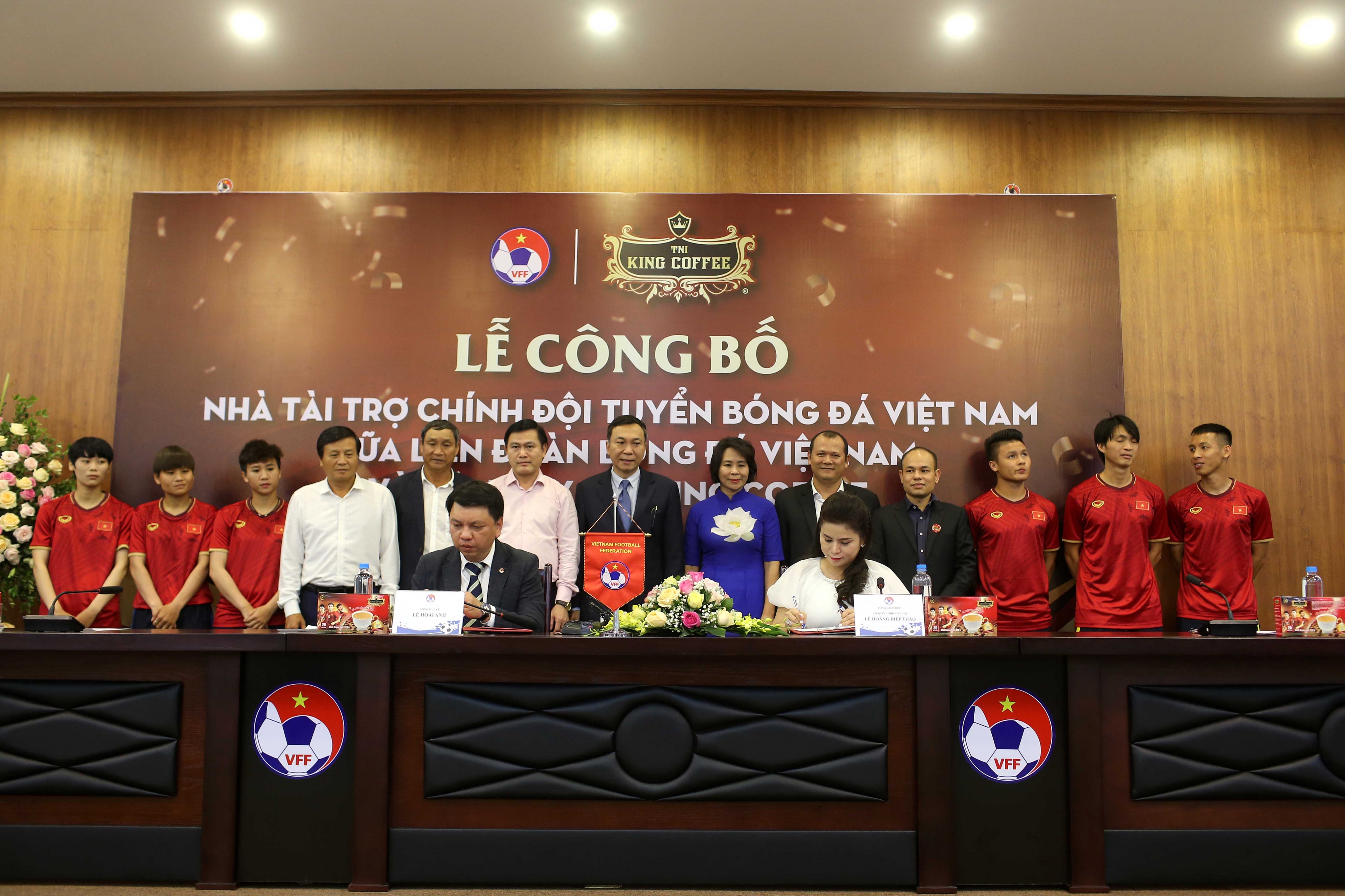 ĐTQG Việt Nam ra mắt nhà trợ chính trong 03 năm liên tiếp