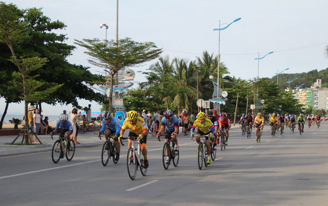 Khai mạc Giải đua xe đạp TP Sầm Sơn mở rộng lần thứ 3