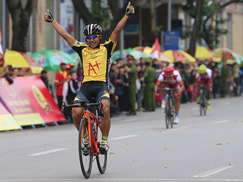 Khai mạc giải xe đạp VTV Cúp Tôn Hoa Sen 2020: Lê Nguyệt Minh thâu tóm 2 danh hiệu cá nhân
