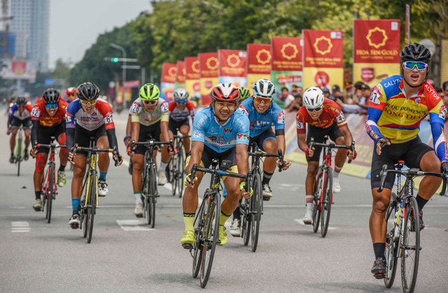 Chặng 4, Giải xe đạp VTV Cúp Tôn Hoa Sen 2020: Lê Nguyệt Minh xuất sắc giữ áo xanh, Loic Desriac bảo vệ áo vàng