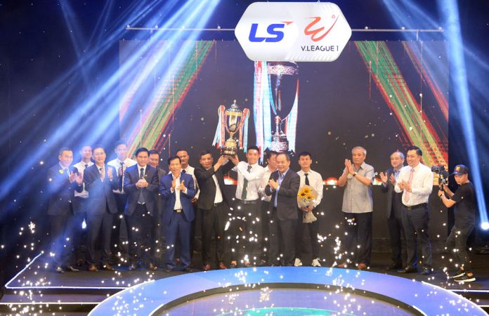 Gala tổng kết V.League 2020: sân khấu tôn vinh bóng đá Việt