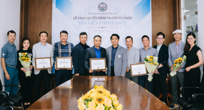 Hội golf TP Hà Nội trao giấy chứng nhận hội viên cho gần 90 CLB golf