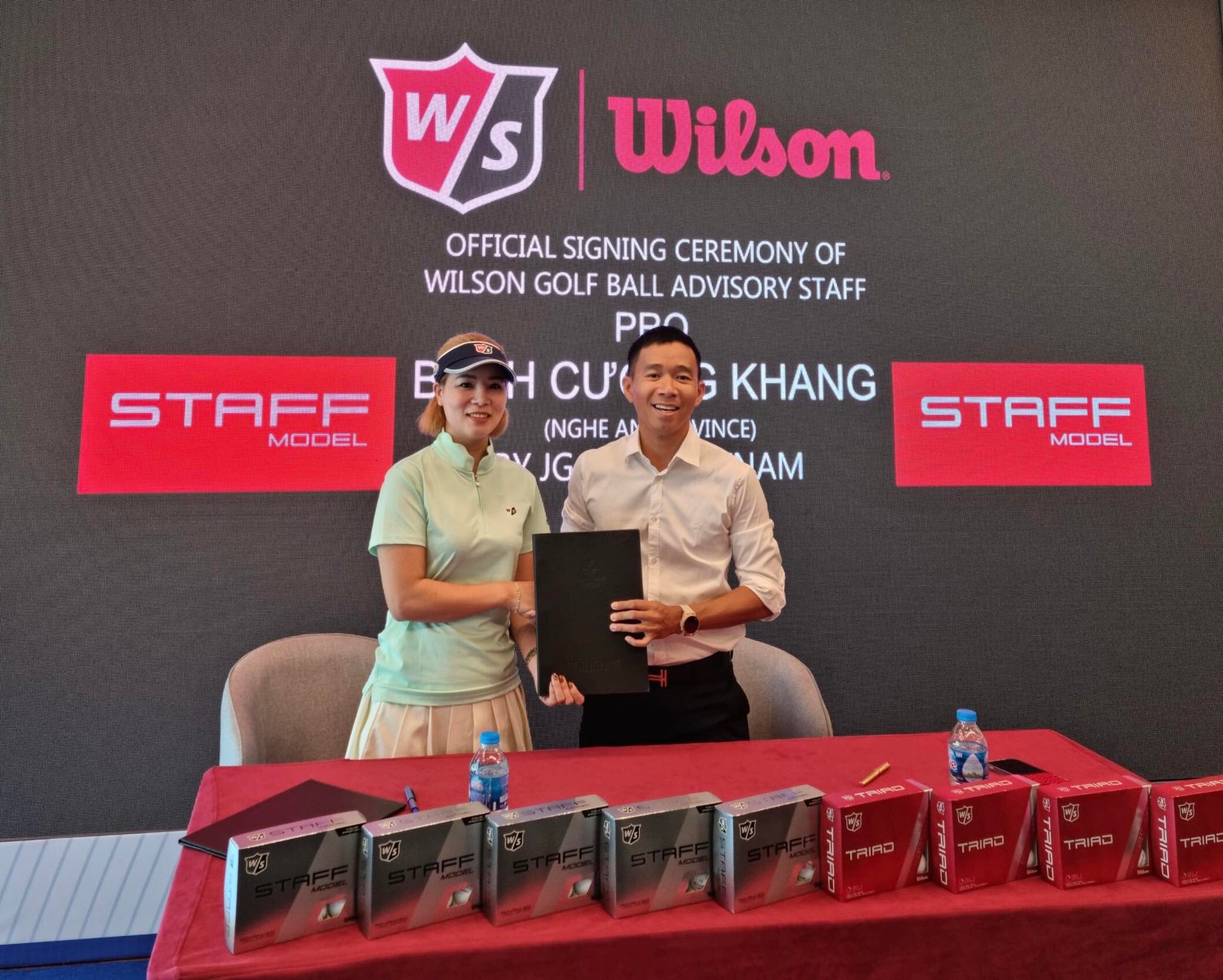 Wilson golf Việt Nam ký hợp đồng đại sứ với Chủ tịch hội đồng trọng tài golf QG Bạch Cường Khang