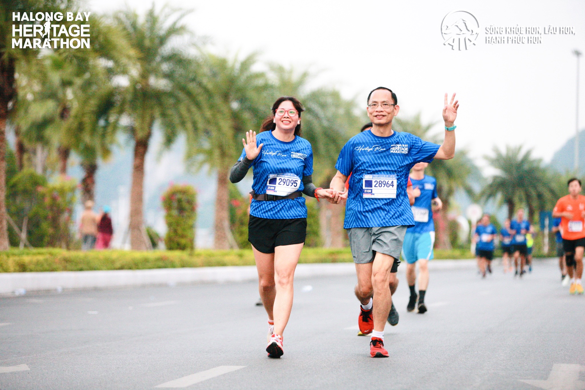 Đặng Anh Quyết và Thái Thị Hồng vô địch giải Halong Bay Heritage Marathon 2022