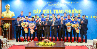 Lãnh đạo UBND thành phố Hà Nội trao thưởng 2 tỷ đồng cho ĐT Việt Nam