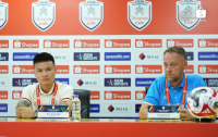 HLV Polking và các học trò thận trọng trước trận chung kết lượt đi gặp Buriram United