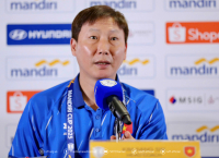 HLV Kim Sang Sik đánh giá cao lối chơi phòng ngự phản công của U23 Philippines