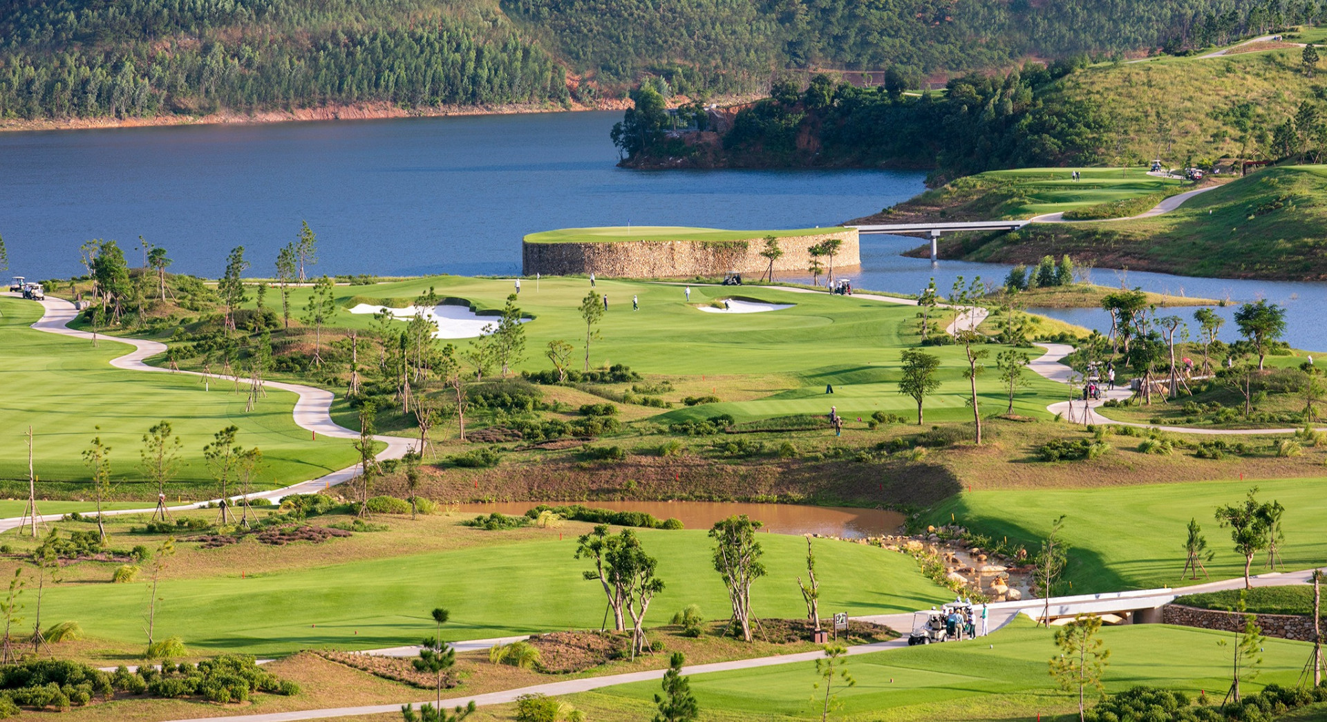 Hội thảo 'From Fairway to Growth' – Golf như một động lực mới cho kinh tế Việt Nam Hội thảo 'From Fairway to Growth' – Golf như một động lực mới cho kinh tế Việt Nam