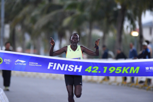 VĐV Kennedy Kiprop Chelimo phá kỷ lục của giải Marathon Quốc tế Di sản Hạ Long 2025 VĐV Kennedy Kiprop Chelimo phá kỷ lục của giải Marathon Quốc tế Di sản Hạ Long 2025