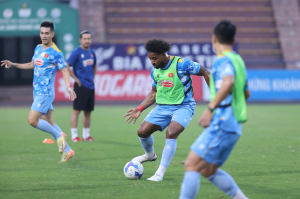 Xuân Son xúc động trong ngày trở lại ĐT Việt Nam tại SVĐ Việt Trì Xuân Son xúc động trong ngày trở lại ĐT Việt Nam tại SVĐ Việt Trì