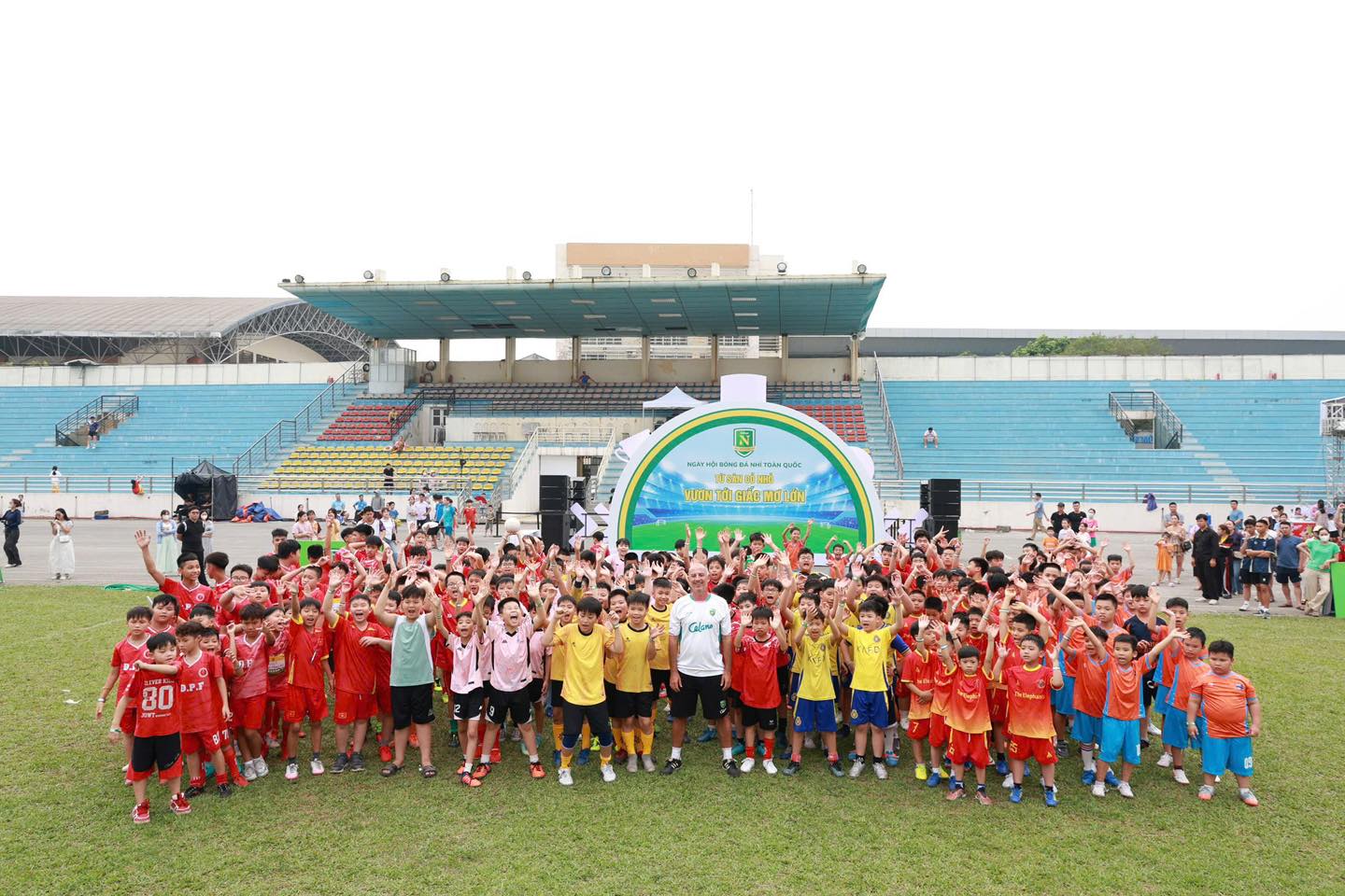 Hàng nghìn thí sinh và phụ huynh hội tụ tại Ngày hội bóng đá nhí Nutifood 2026 Hàng nghìn thí sinh và phụ huynh hội tụ tại Ngày hội bóng đá nhí Nutifood 2026
