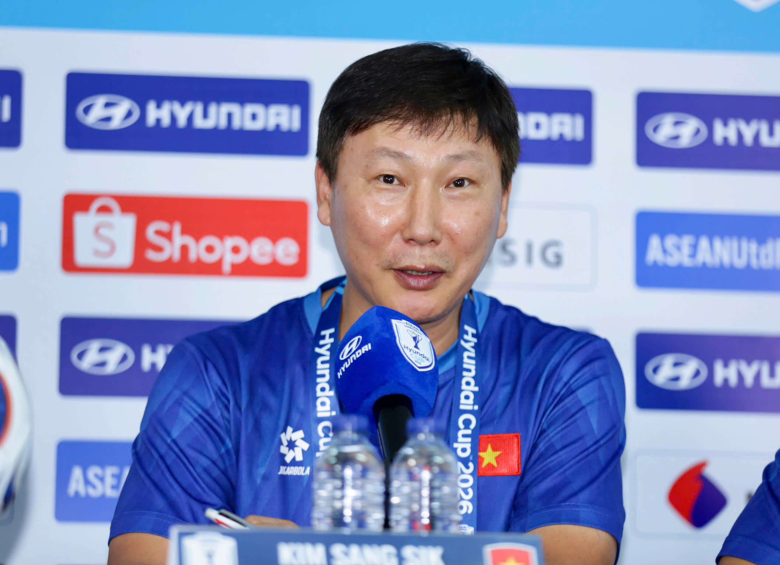 HLV Kim Sang Sik: “Đội tuyển Việt Nam đến Indonesia với mục tiêu giành trọn 3 điểm” HLV Kim Sang Sik: “Đội tuyển Việt Nam đến Indonesia với mục tiêu giành trọn 3 điểm”