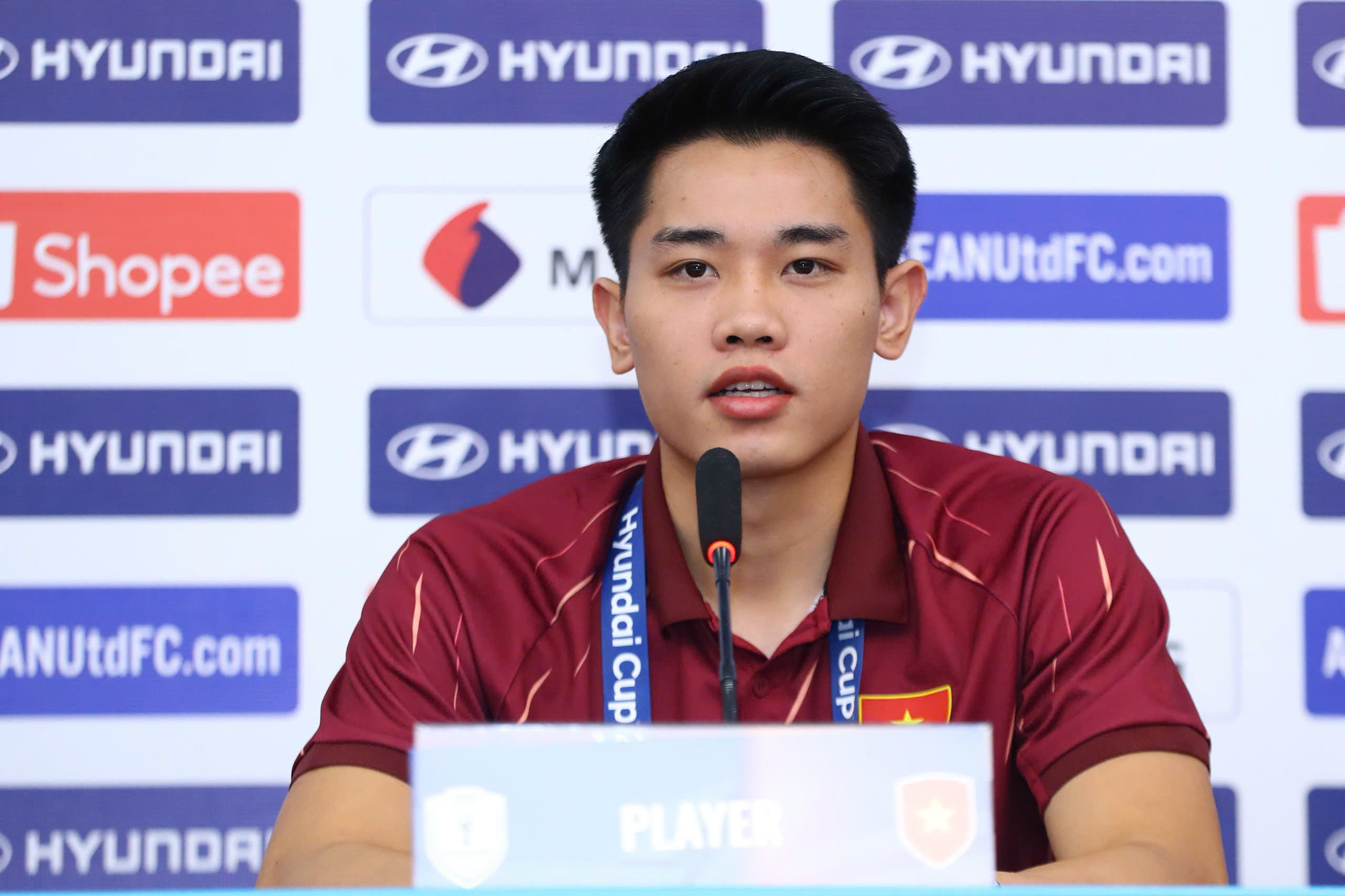 Nguyễn Đình Bắc: “Dù đá chính hay dự bị, tất cả đều đồng lòng và muốn giành chiến thắng” Nguyễn Đình Bắc: “Dù đá chính hay dự bị, tất cả đều đồng lòng và muốn giành chiến thắng”