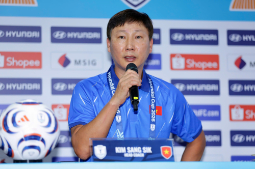 HLV Kim Sang Sik: “ĐT Việt Nam sẽ nỗ lực hết mình để hướng tới mục tiêu vào chung kết” HLV Kim Sang Sik: “ĐT Việt Nam sẽ nỗ lực hết mình để hướng tới mục tiêu vào chung kết”